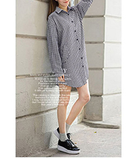 Oversized Shirtwaist Dress – Black and White Checks / Black Bow in Back